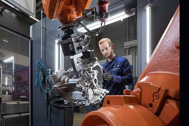 宝马投资 2 亿欧元在兰茨胡特工厂生产 neue klasse 电动驱动单元中央